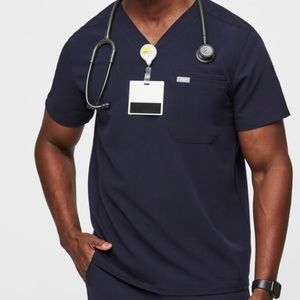 Men’s FIGS Leon Three Pocket Scrub Top